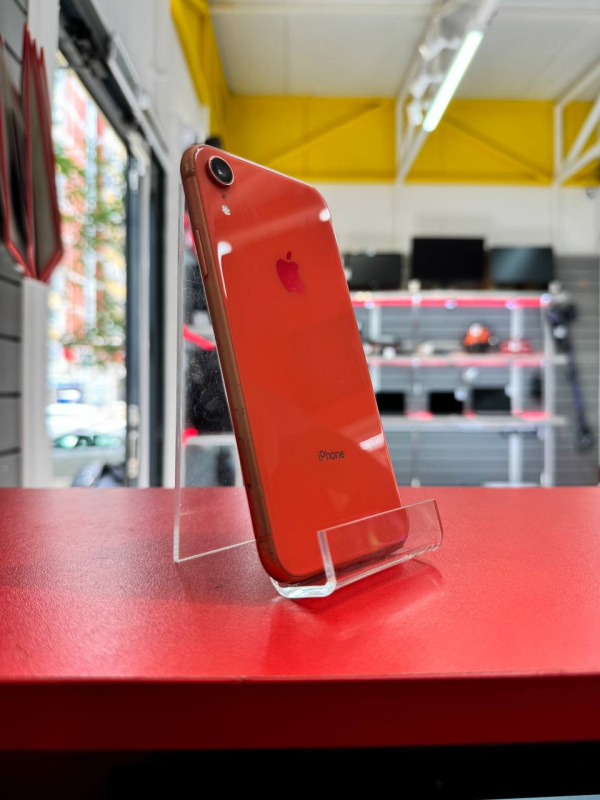 Мобильный телефон Apple iPhone XR