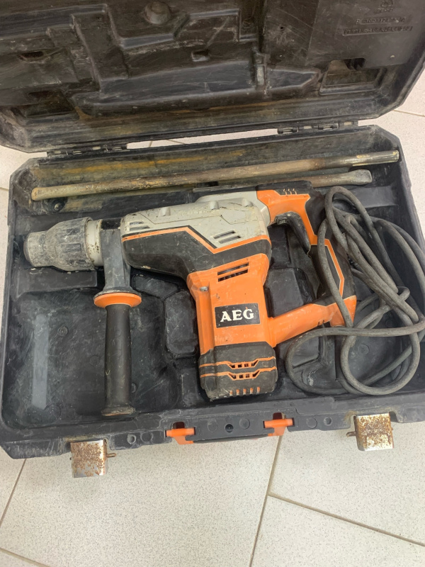 Отбойный молоток AEG MH-5G