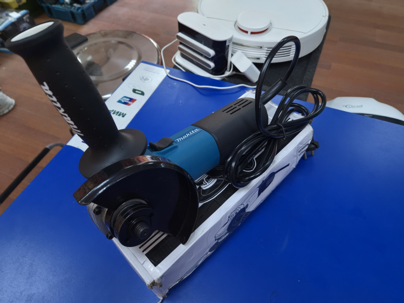 Болгарка Makita 9558 HN