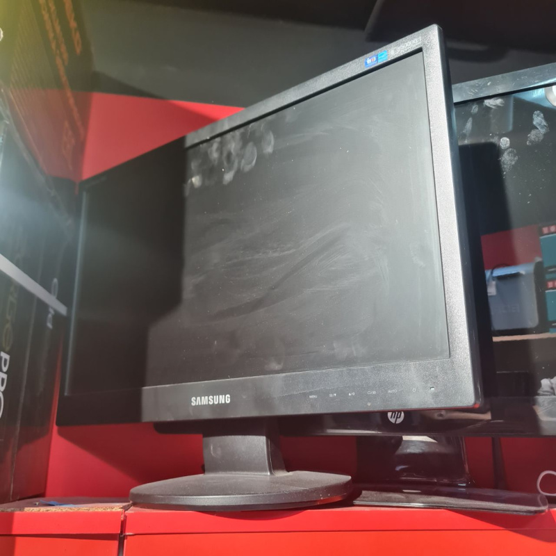 Монитор Samsung SyncMaster 2243SN