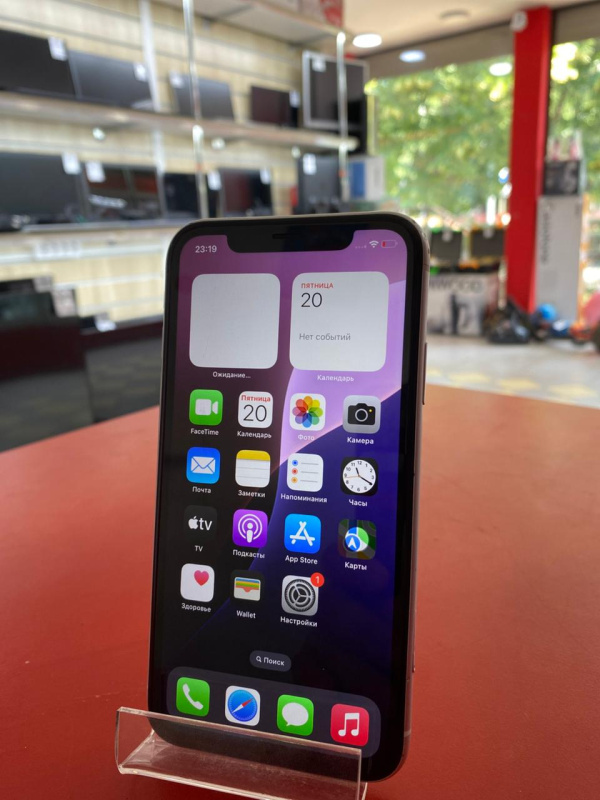 Мобильный телефон Apple iPhone XR