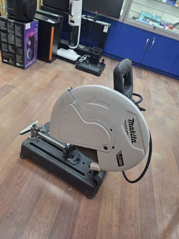 Торцовочная пила Makita M2402
