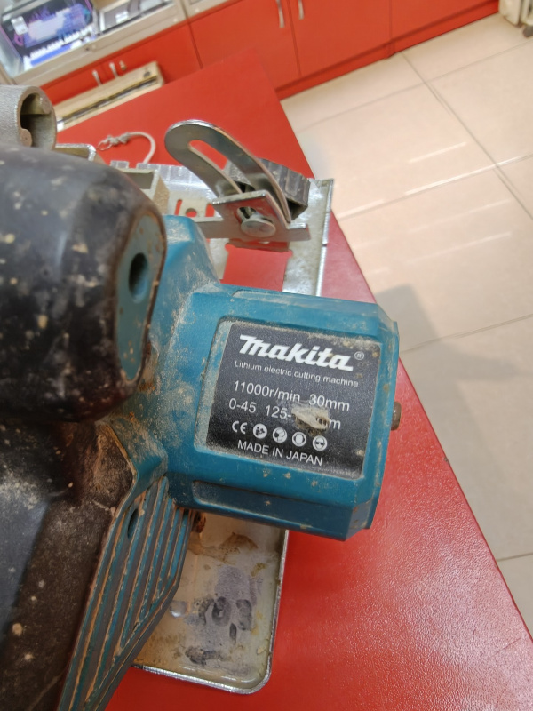 Циркулярная пила Makita --