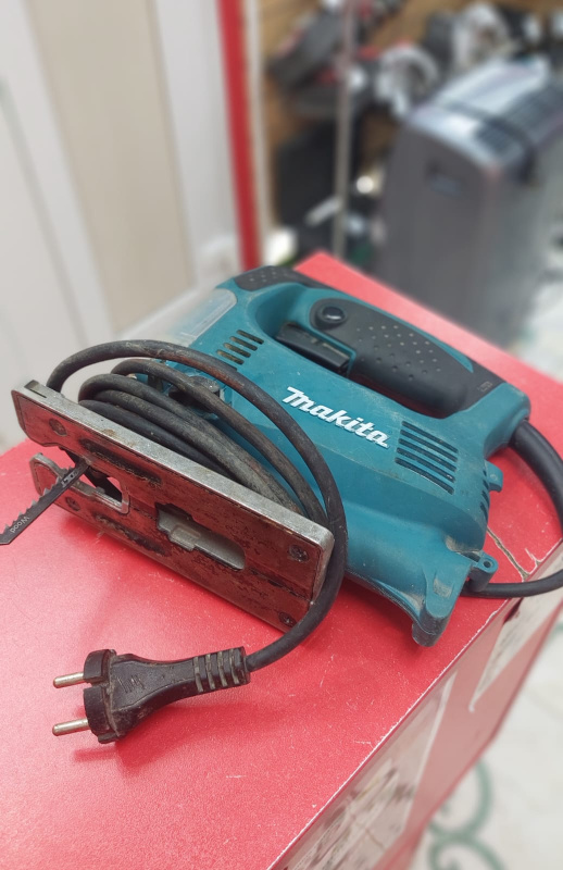 Электролобзик Makita 4329