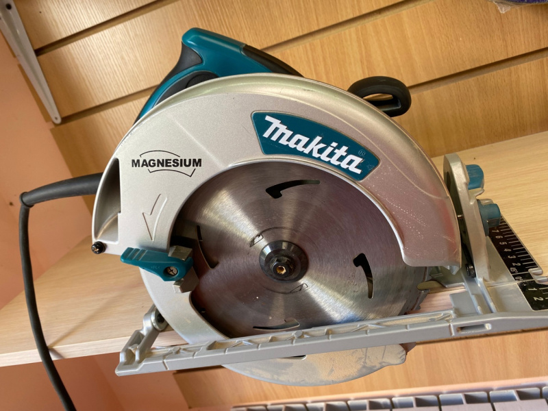 Makita 5008mg 1800