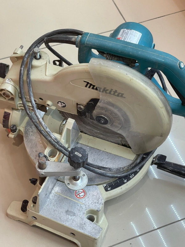 Торцовочная пила Makita ls1040